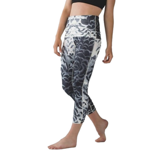 Lululemon Sz 6 Wunder Under Dance Crop 23”Black Tie Dye Fold